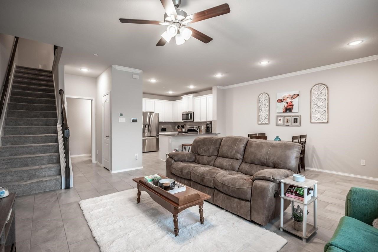 2204 Greystone Dr - Photo 3 of 25