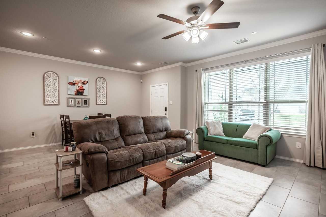 2204 Greystone Dr - Photo 4 of 25