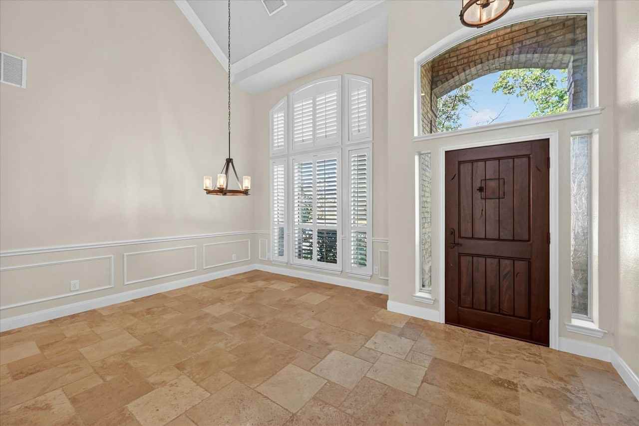 3102 Southwood Dr - Photo 3 of 28