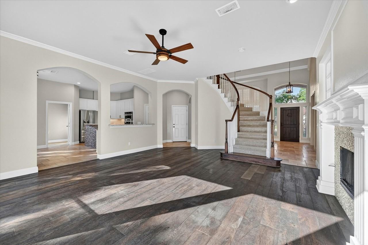 3102 Southwood Dr - Photo 4 of 28