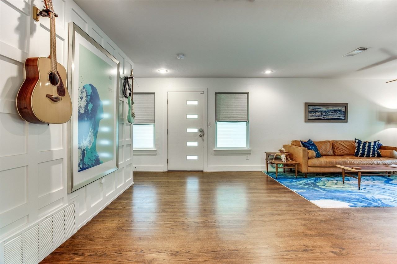 2427 Driftway Dr - Photo 4 of 24