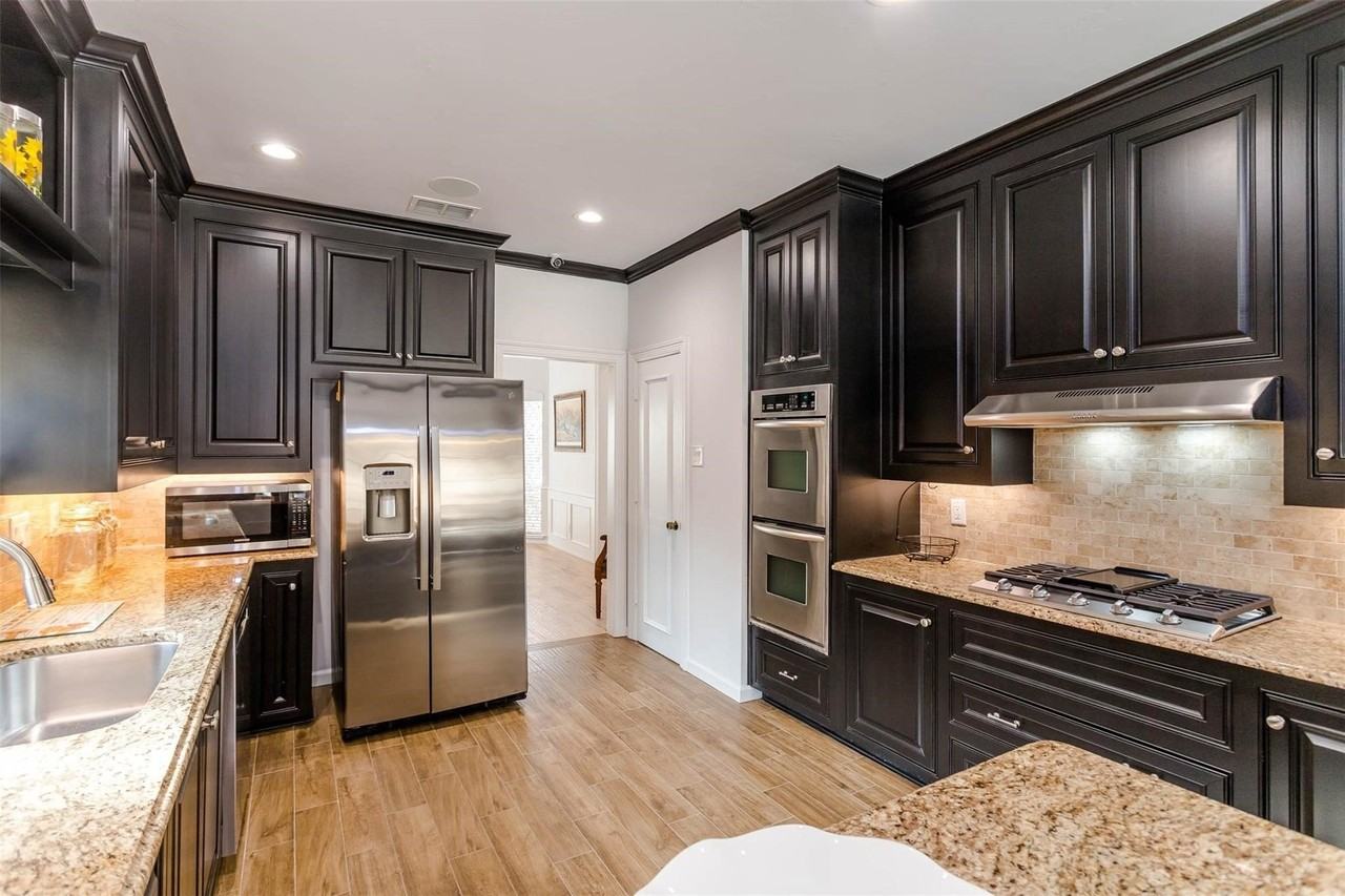 11712 Forest Ct - Photo 3 of 31