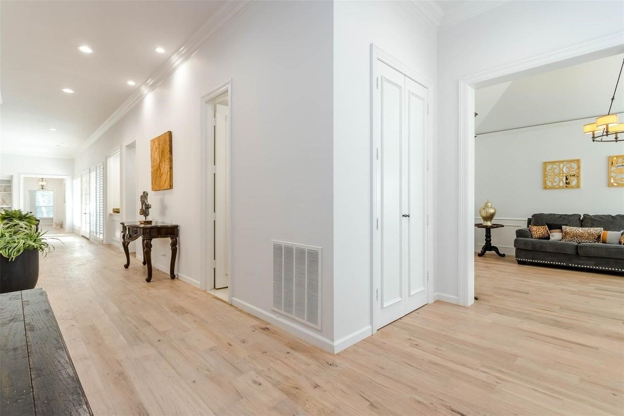 11712 Forest Ct - Photo 4 of 31