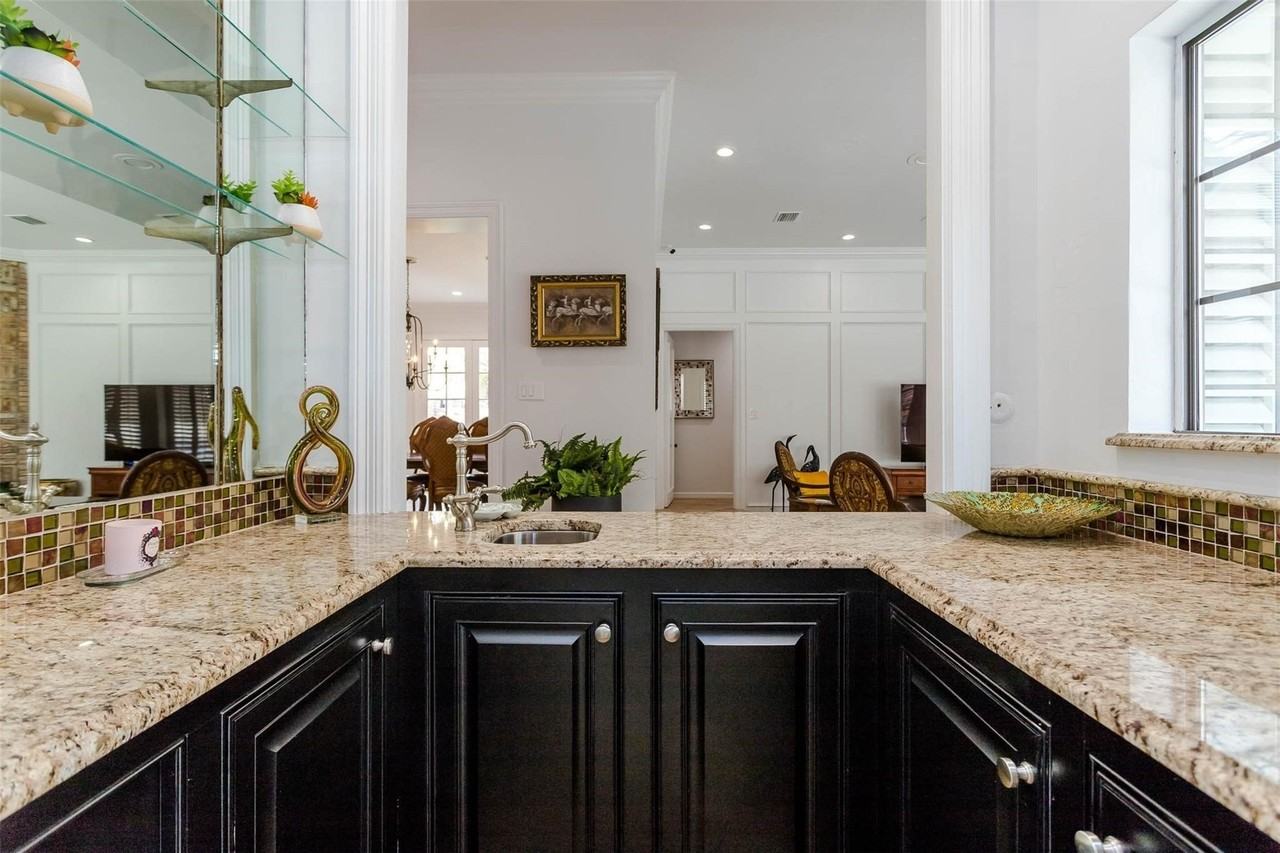 11712 Forest Ct - Photo 7 of 31