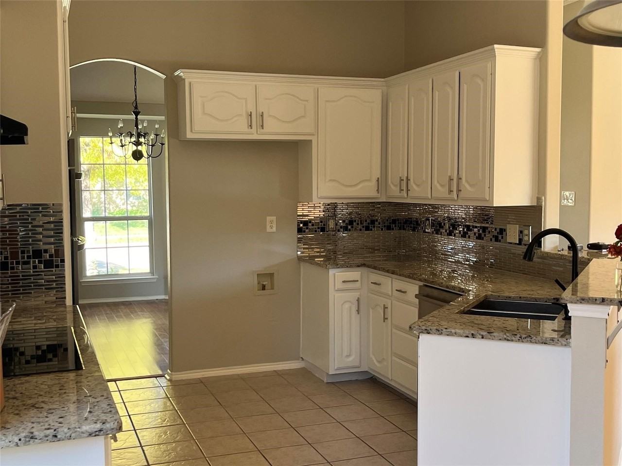 5721 Bandera Dr - Photo 4 of 18