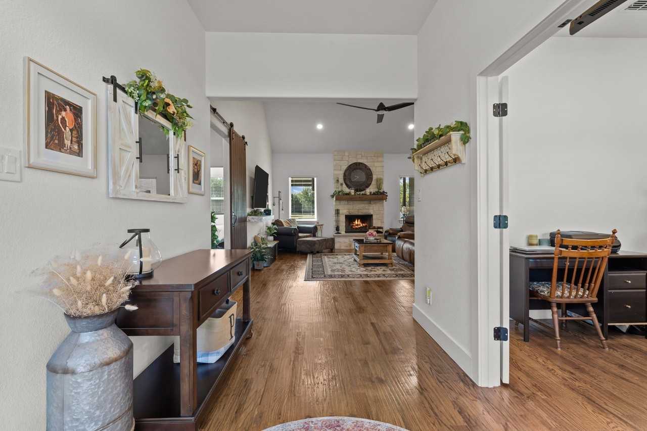 113 Revere Dr - Photo 4 of 39