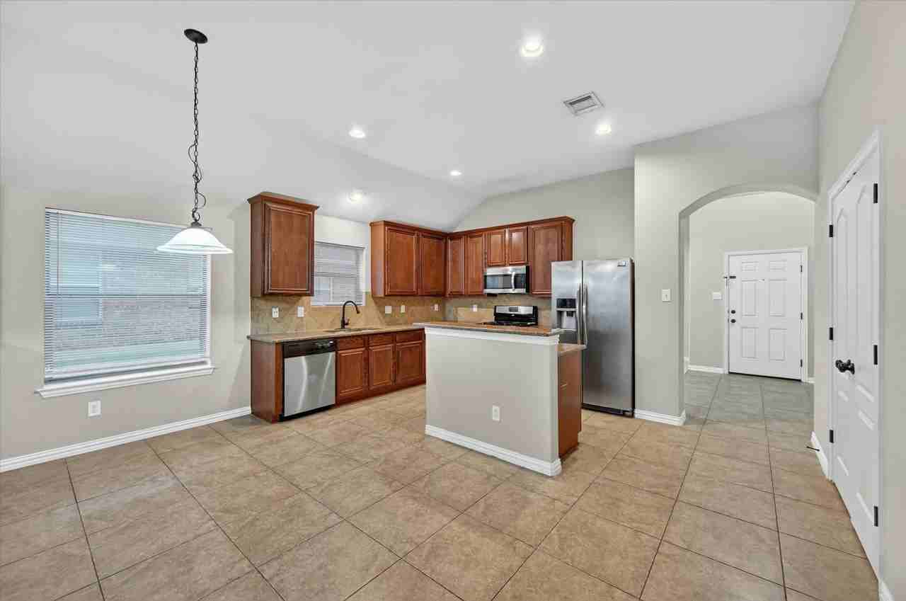 8204 Tierra Del Sol Rd - Photo 4 of 18