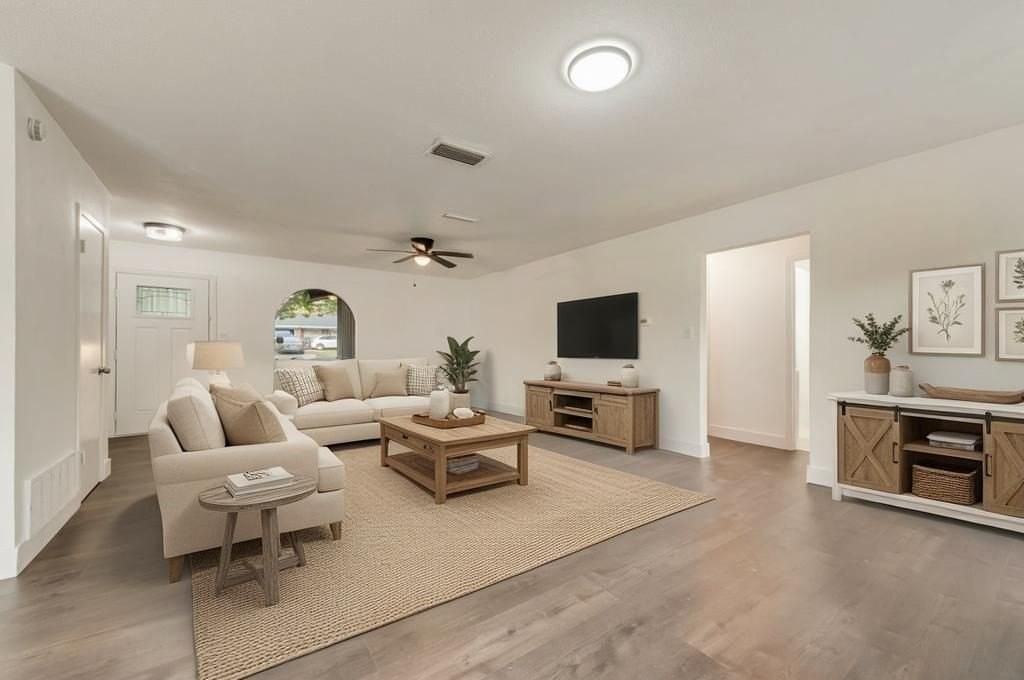 1614 Brent Ct - Photo 4 of 26