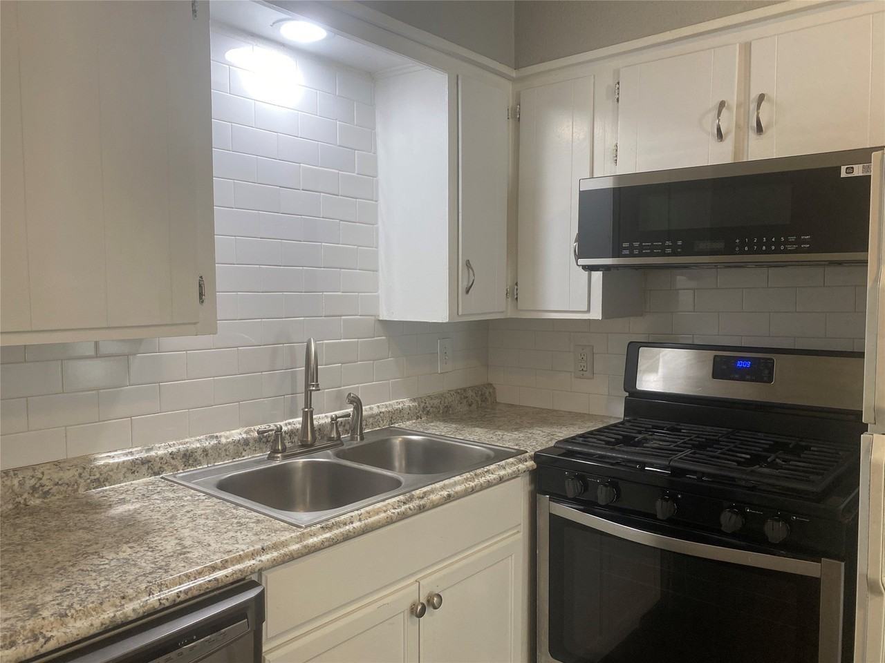 2532 Charlotte St #A2 - Photo 6 of 14