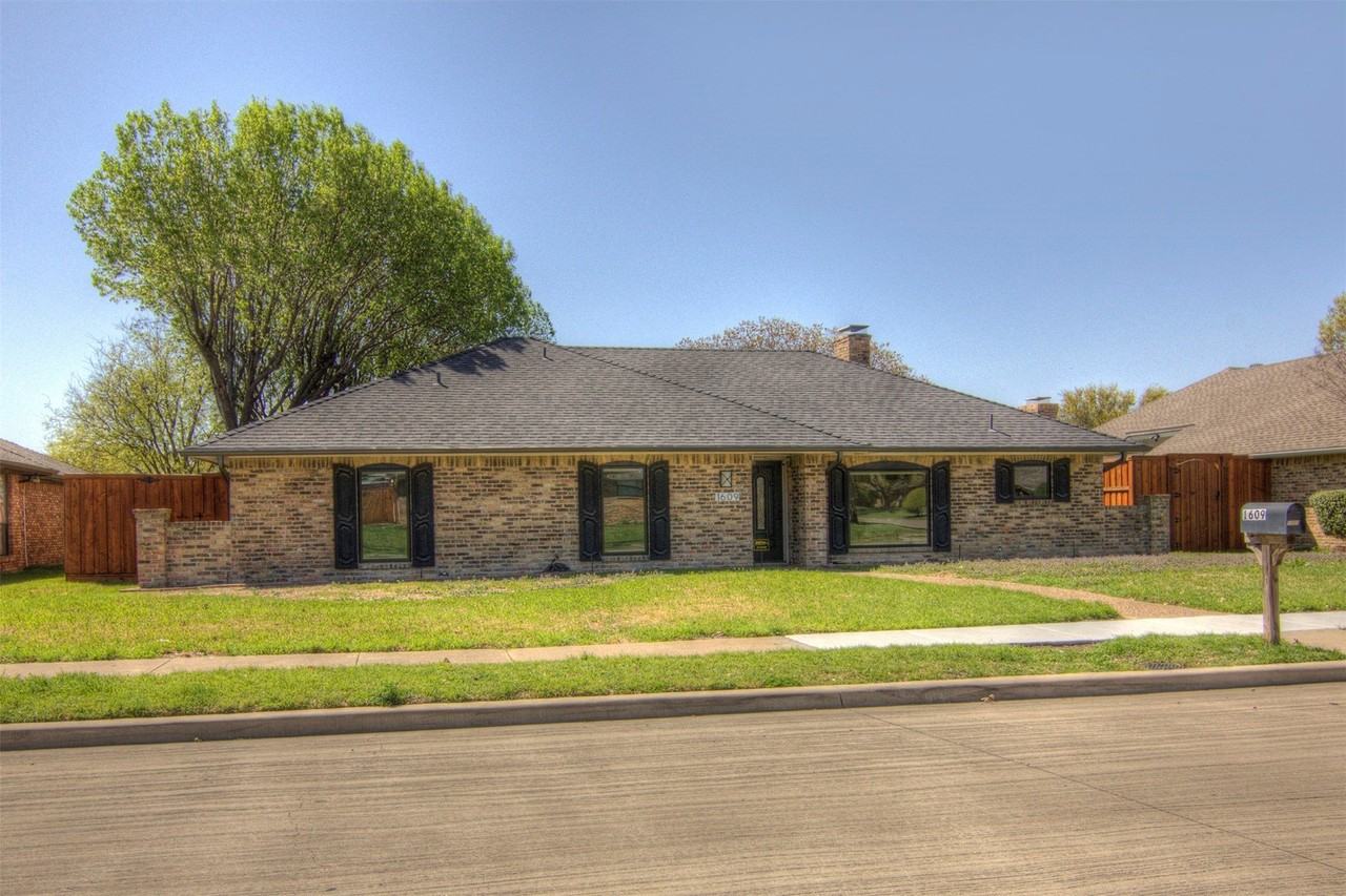 1609 Nevada Dr - Photo 2 of 28