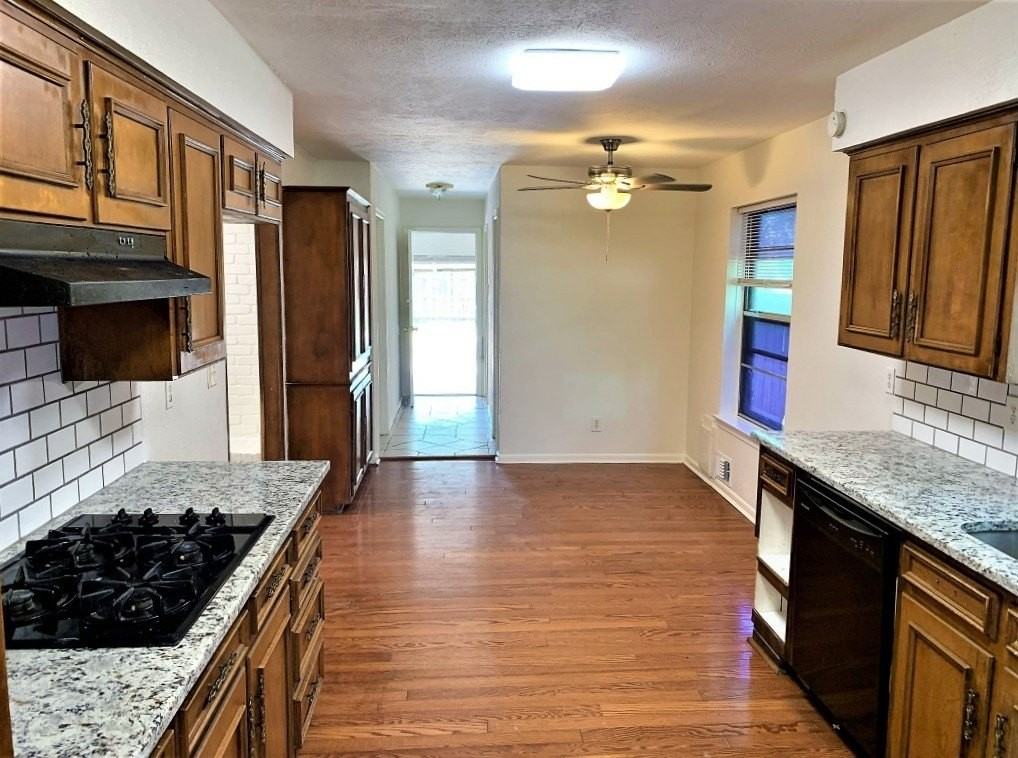 3910 Bucknell Dr - Photo 7 of 24