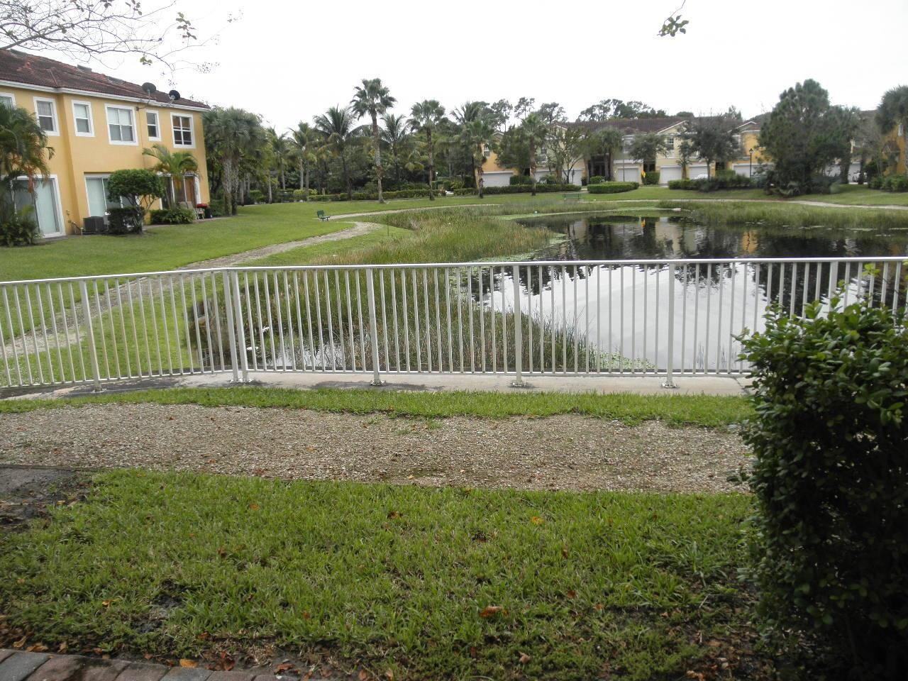 1011 Pipers Cay Dr - Photo 2 of 8