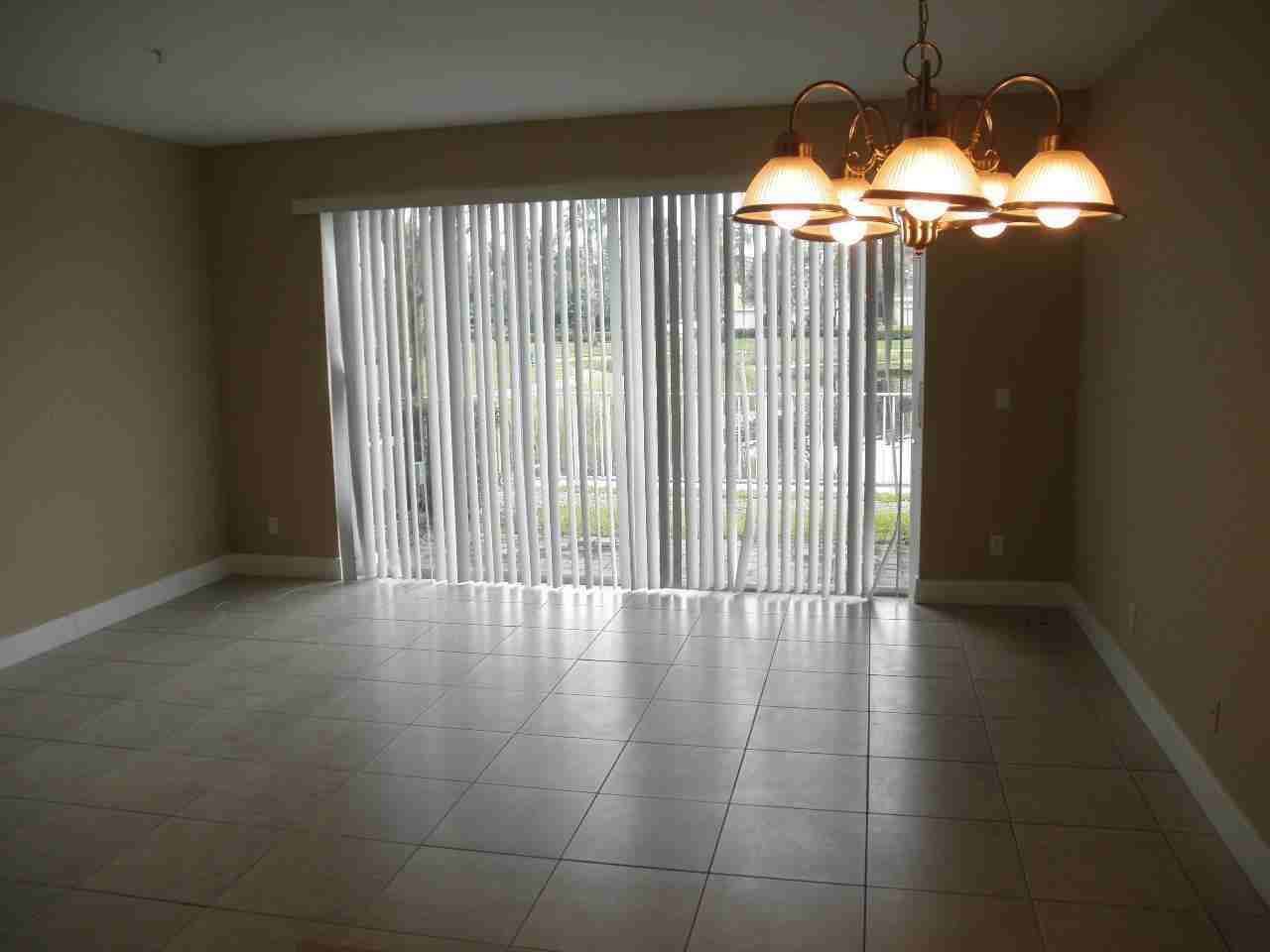 1011 Pipers Cay Dr - Photo 3 of 8