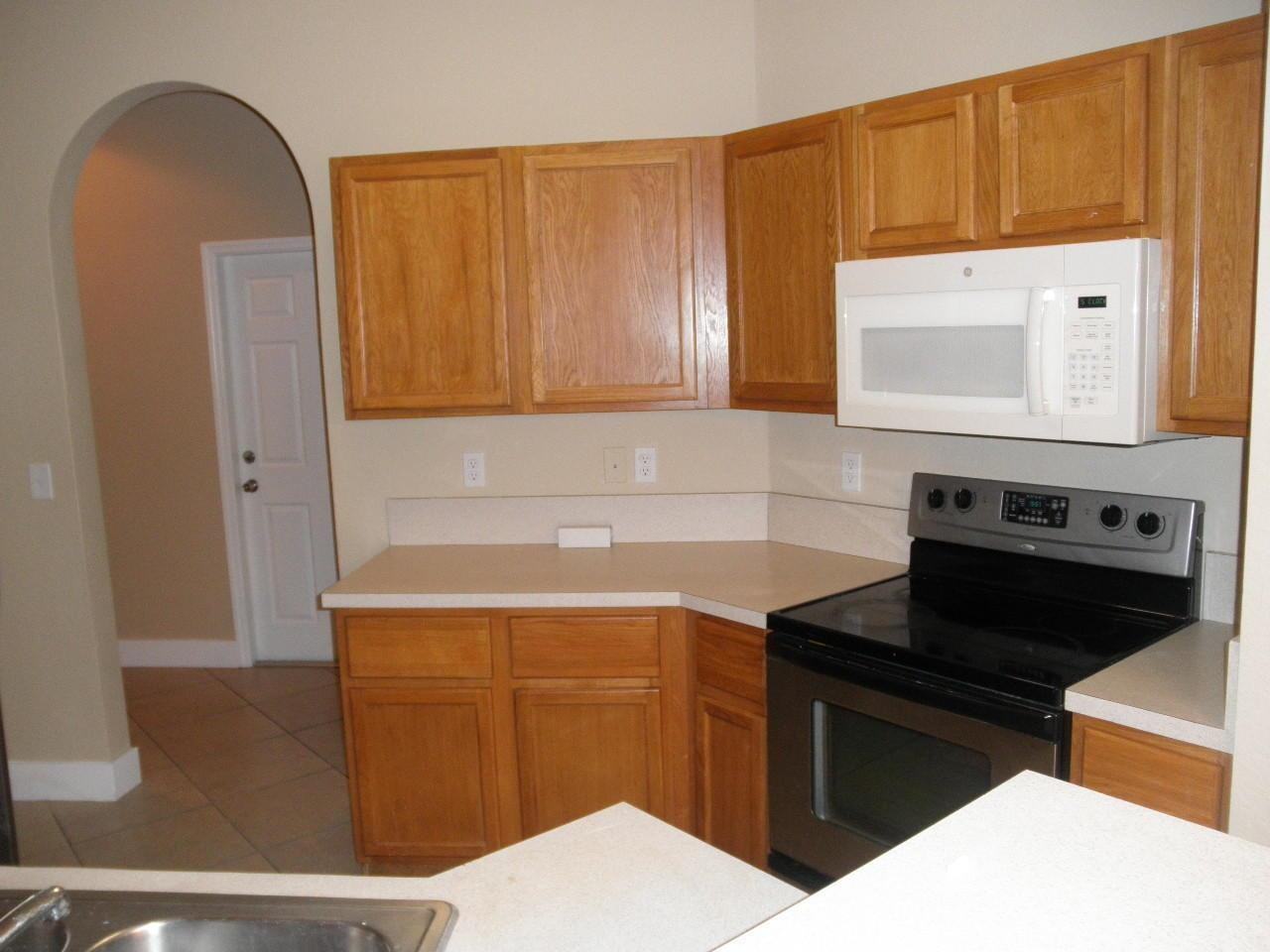 1011 Pipers Cay Dr - Photo 6 of 8