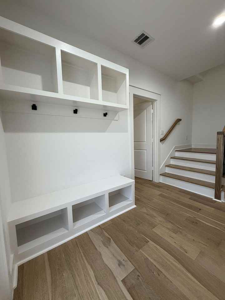 E 40th 1/2 St - Photo 7 of 27