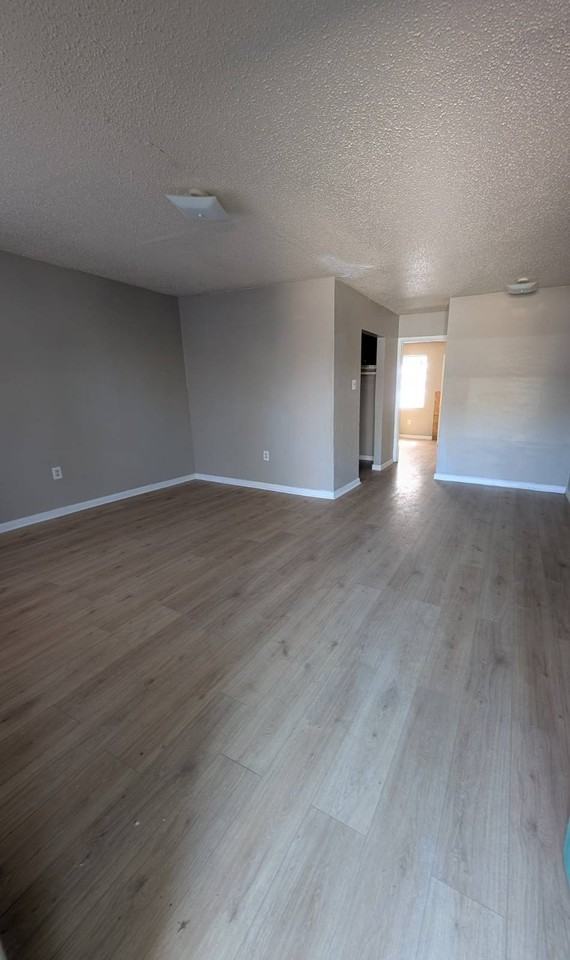 4747 Annette St - Photo 3 of 7