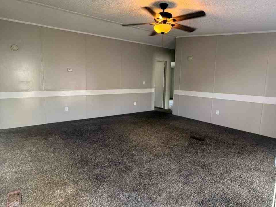 2112 Colonial Dr - Photo 3 of 12