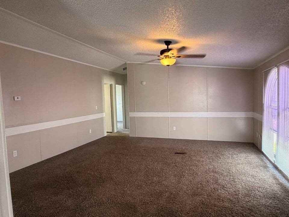 2112 Colonial Dr - Photo 4 of 12