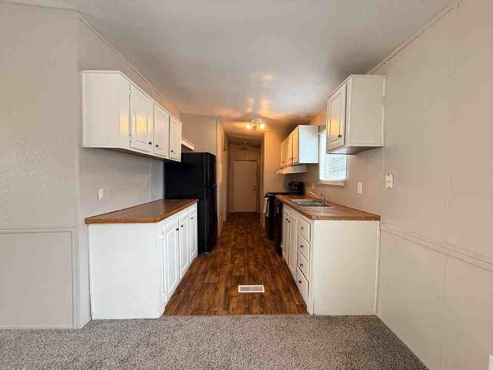 2318 Charlotte Dr - Photo 7 of 10