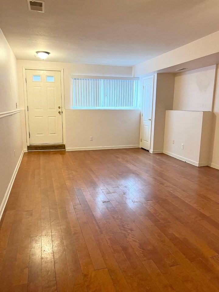 35 Chesterfield Ln #1 - Photo 4 of 10