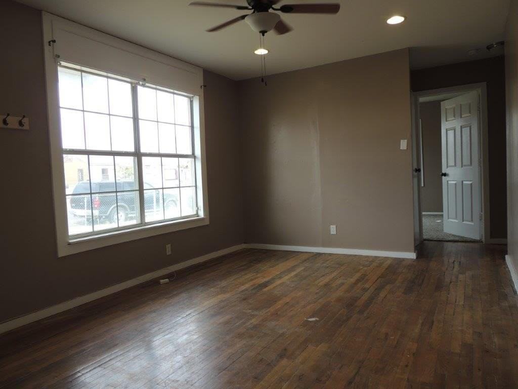 410 Snyder St - Photo 3 of 15