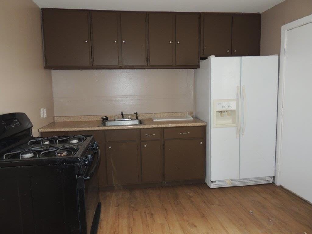 410 Snyder St - Photo 6 of 15