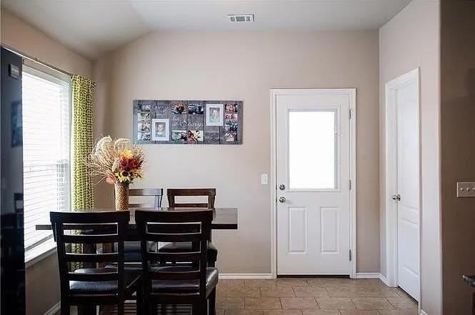 2921 Thompson Farm Ln - Photo 4 of 10