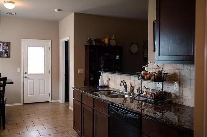 2921 Thompson Farm Ln - Photo 5 of 10
