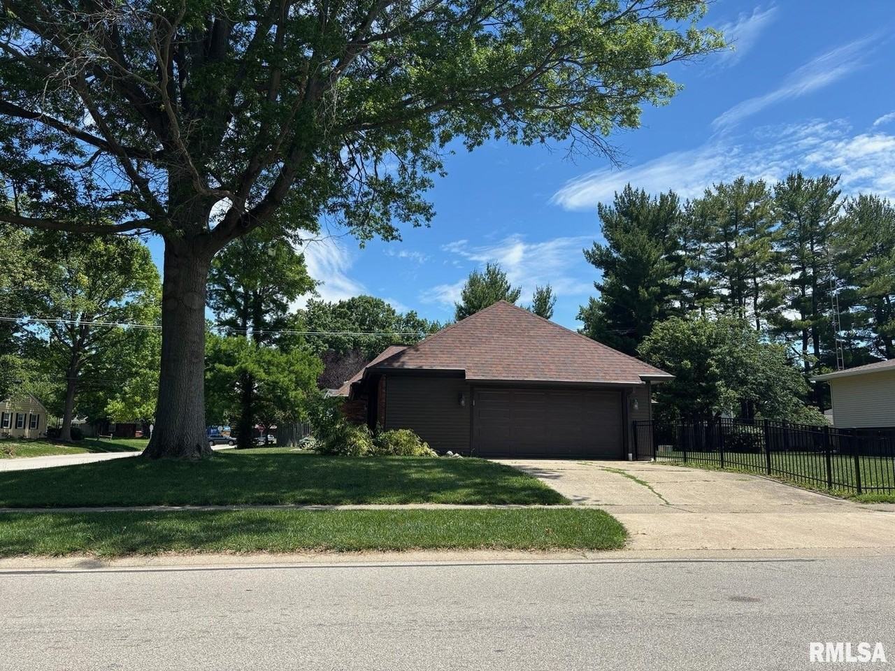 90 Pinehurst Dr - Photo 2 of 2