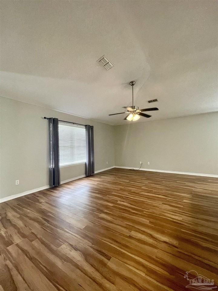 7747 Fenwick St - Photo 4 of 30