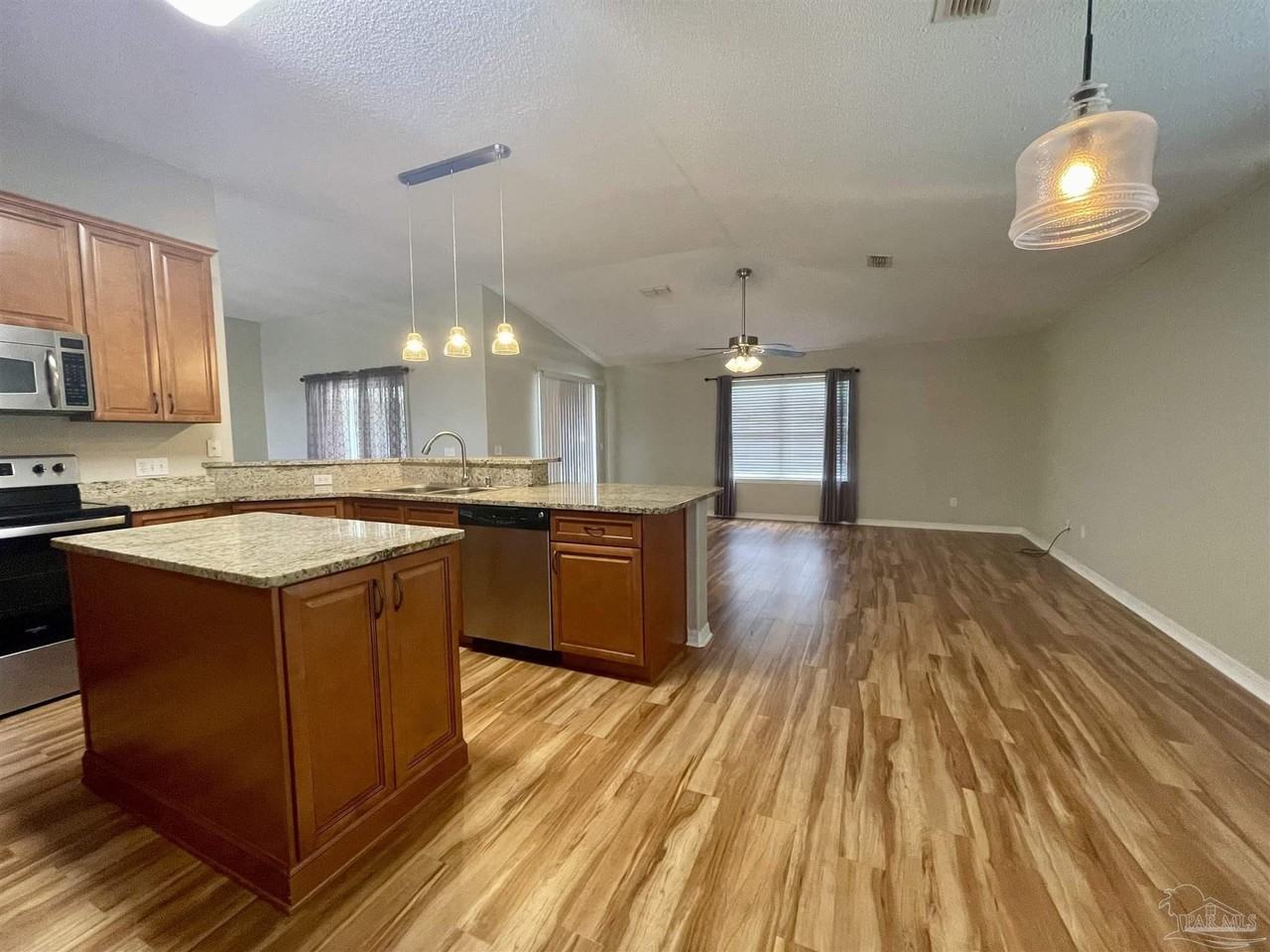 7747 Fenwick St - Photo 6 of 30