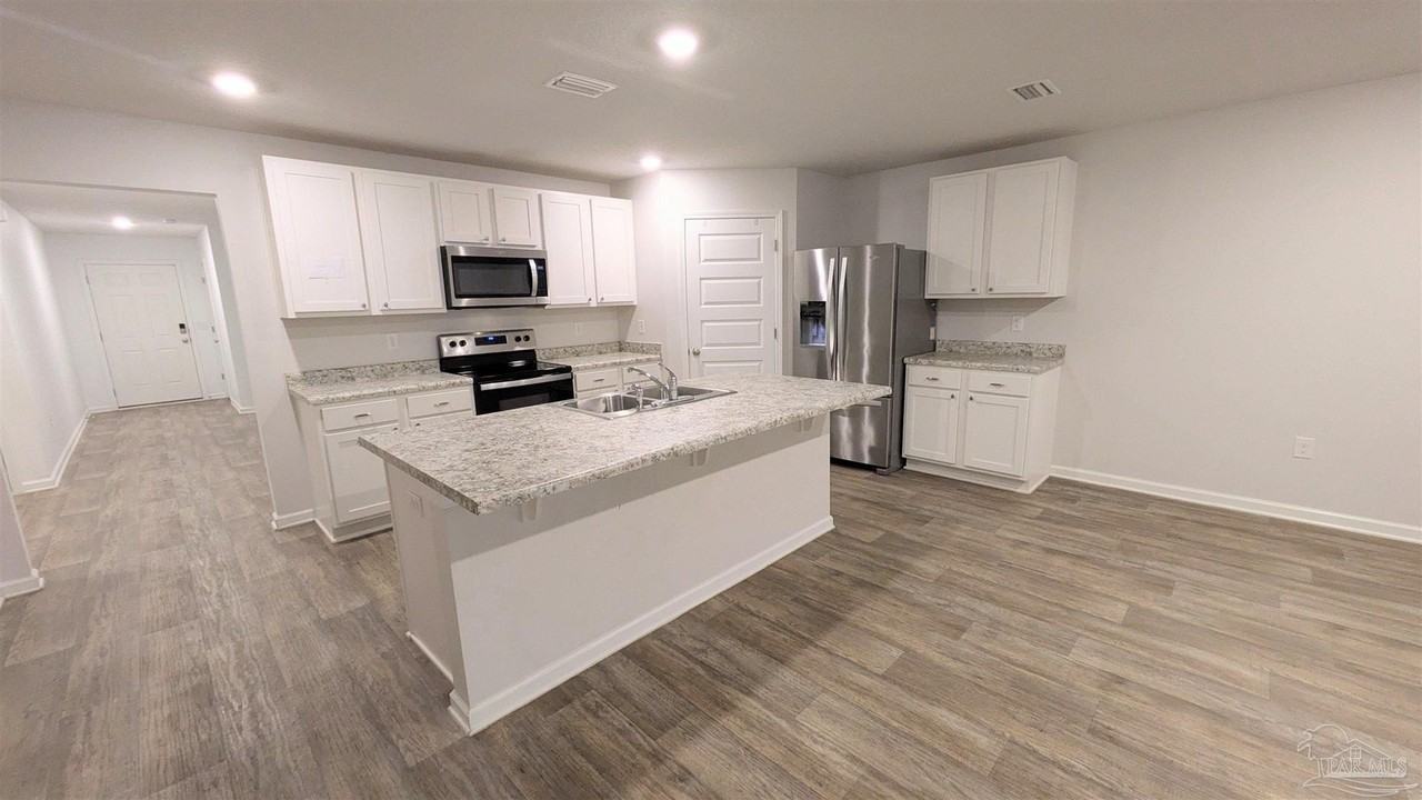 10557 Queens Gate Cir - Photo 2 of 29