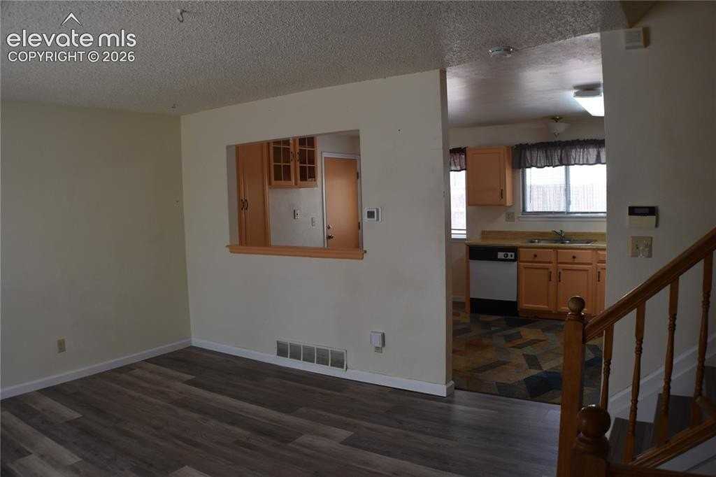 6520 Flintridge Dr - Photo 5 of 25