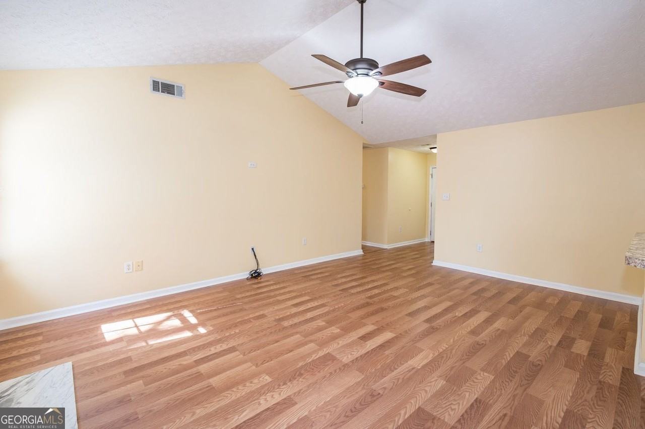 118 Jimmy Reynolds Dr - Photo 4 of 27