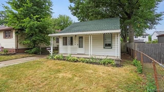23773 Hazelwood Ave - Photo 3 of 13