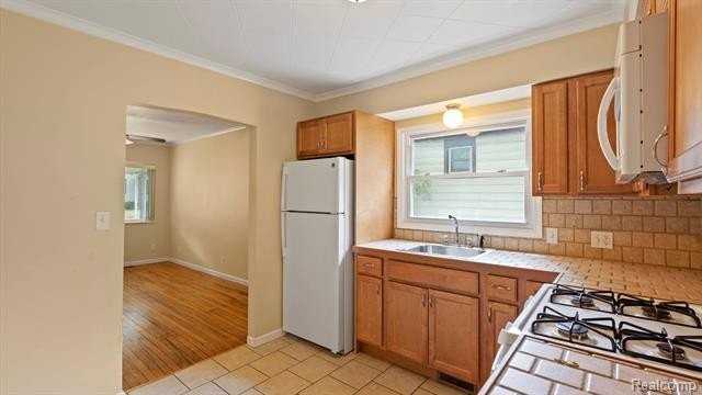 23773 Hazelwood Ave - Photo 7 of 13