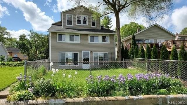 1349 Beach Dr - Photo 4 of 16