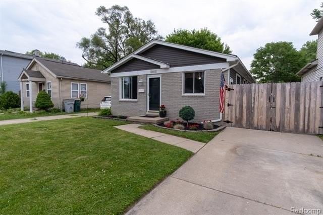 23400 Reynolds Ave - Photo 2 of 28