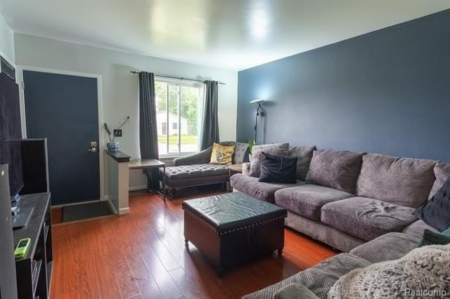 23400 Reynolds Ave - Photo 3 of 28