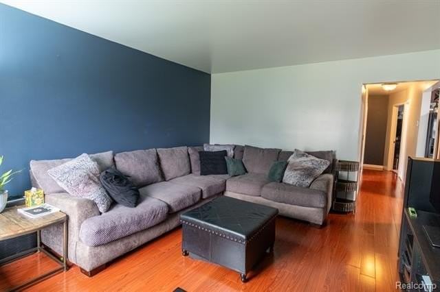 23400 Reynolds Ave - Photo 4 of 28
