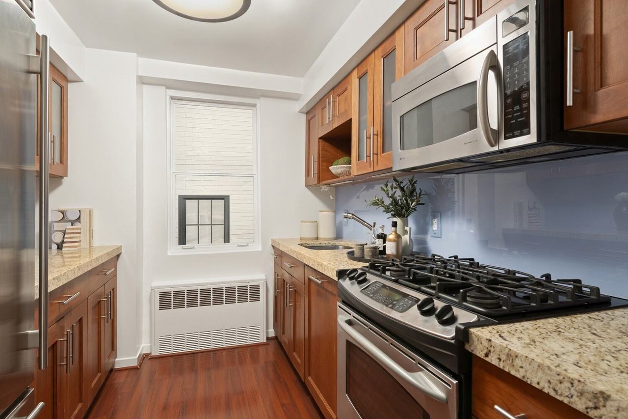 900 Park Ave #5E - Photo 5 of 11