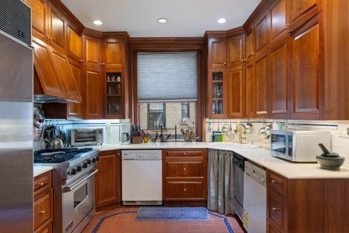 37 W 93rd St #7 - Photo 3 of 9