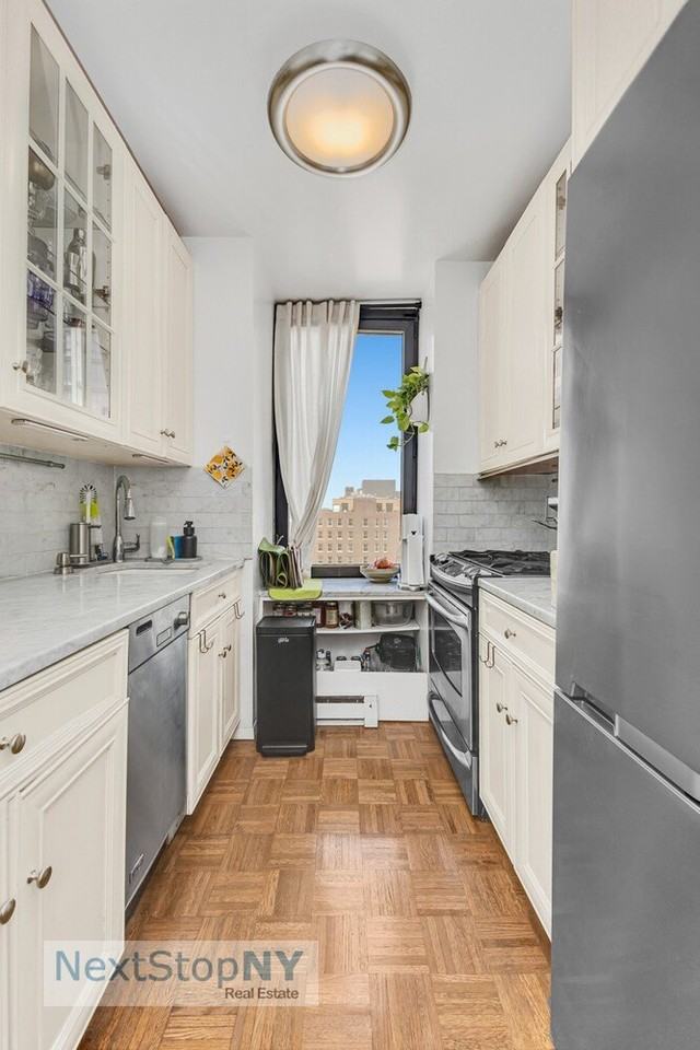 215 W 95th St Apt 15f #15F - Photo 4 of 11