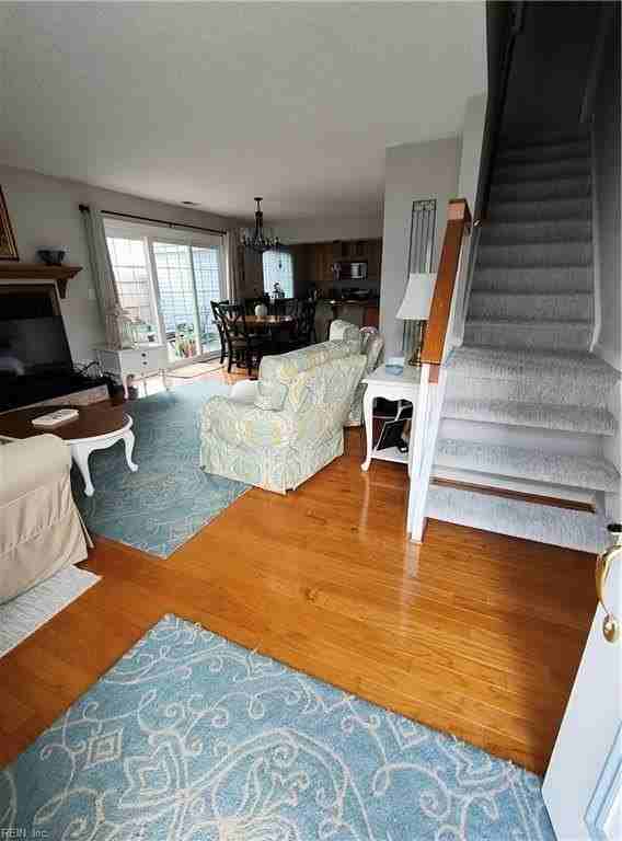 611 Oleander Cir - Photo 5 of 25