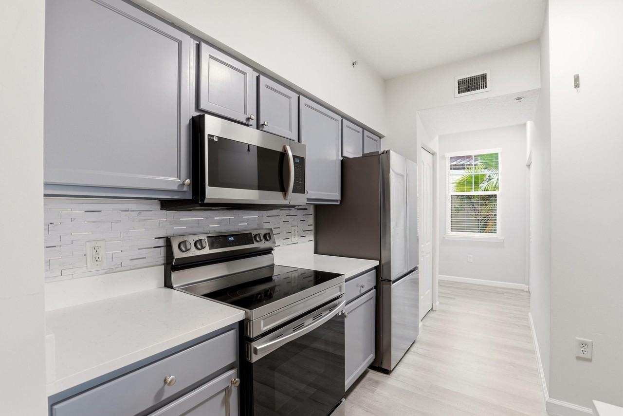 9905 Baywinds Dr #2102 - Photo 7 of 27