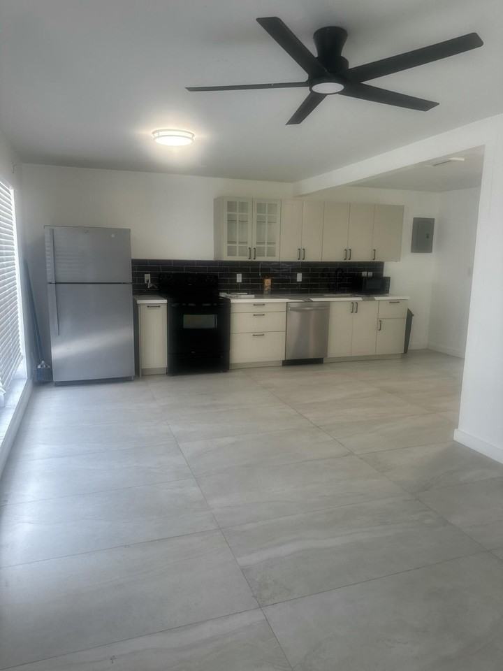 1505 Ne 15th Ave #1-2
