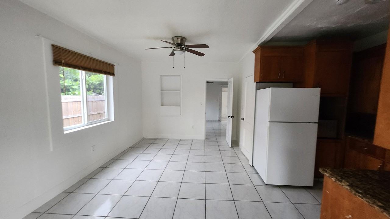 43 Sw 11th St #E - Photo 5 of 8