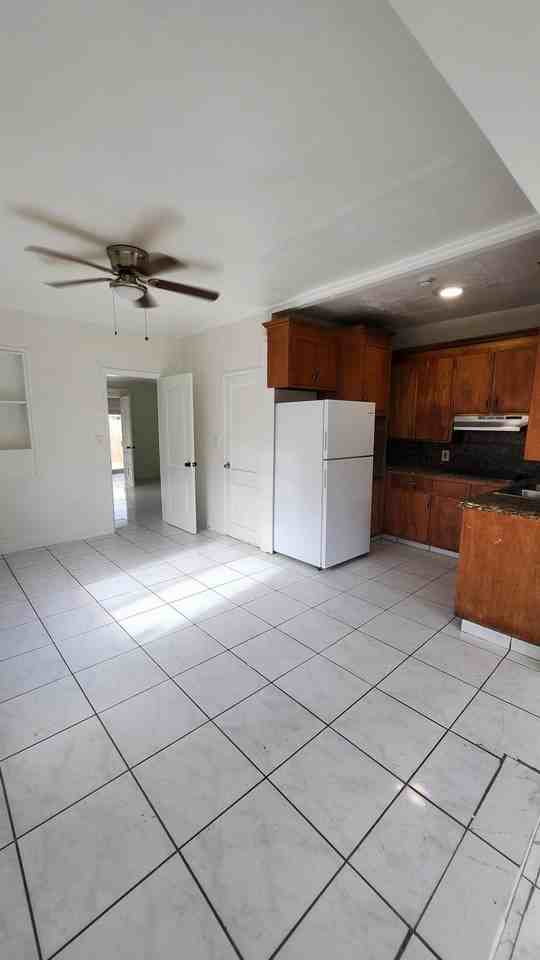 43 Sw 11th St #E - Photo 6 of 8