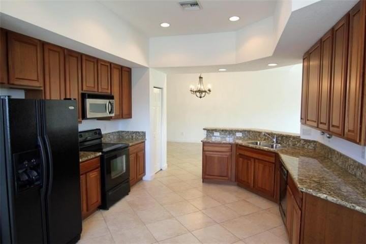 3485 Sw Sawgrass Villas Dr #6D - Photo 2 of 12
