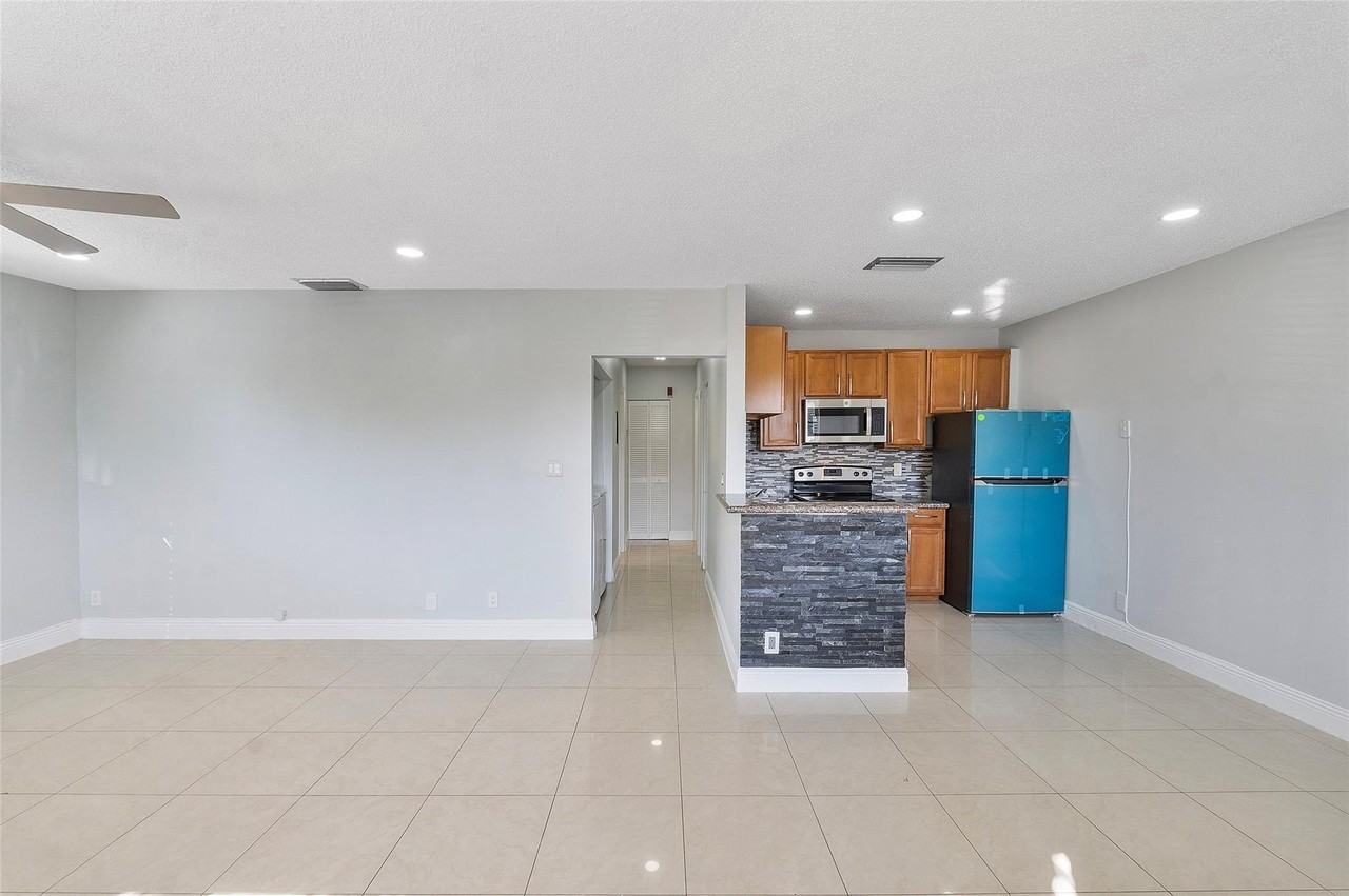 2854 Coral Springs Dr #2854 - Photo 3 of 13